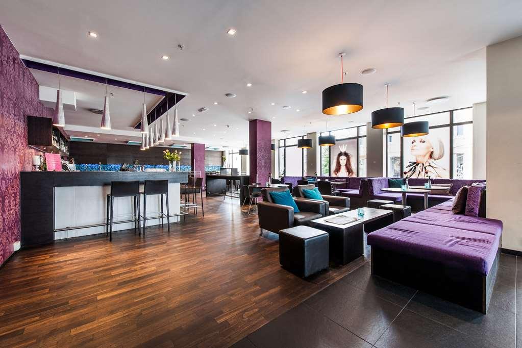 Four Monkeys Hotel Alesund Restoran gambar