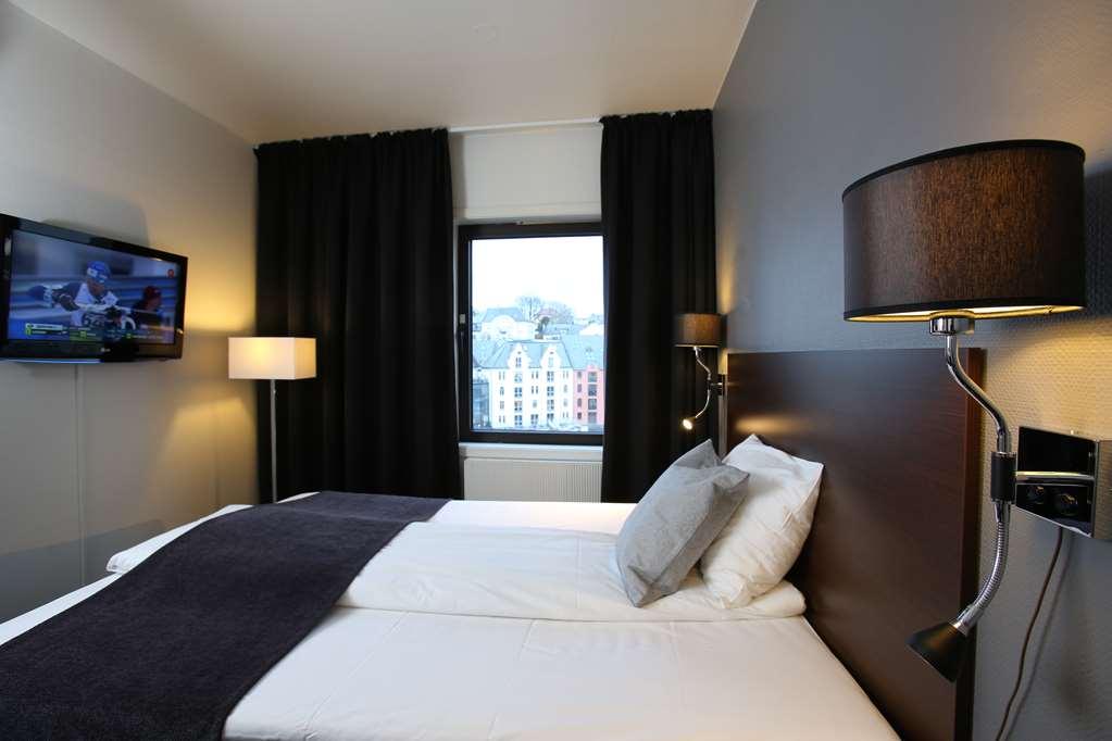 Four Monkeys Hotel Alesund Servis gambar