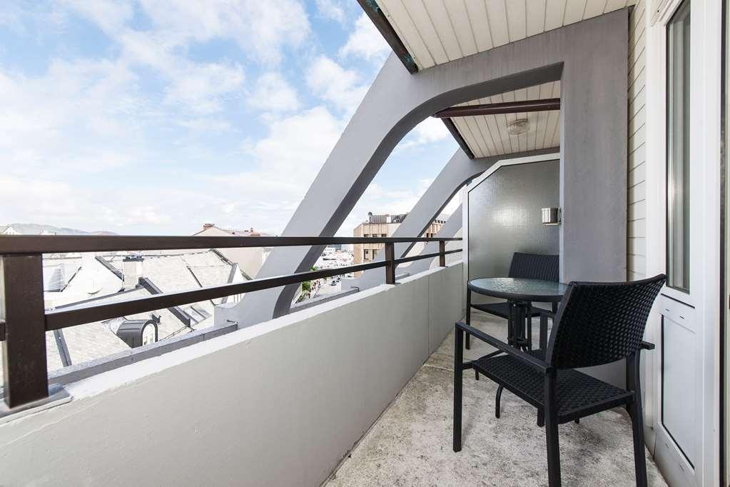 Four Monkeys Hotel Alesund Servis gambar